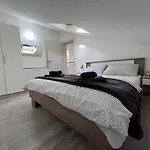 Mungo Villa