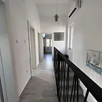 Mungo Villa *