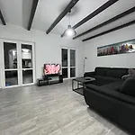 Mungo Villa *