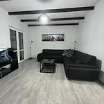 Mungo Villa *