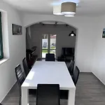 Mungo Villa *