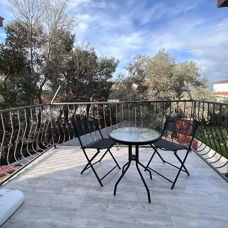 Mungo Villa
