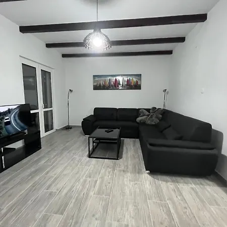 Mungo Villa *